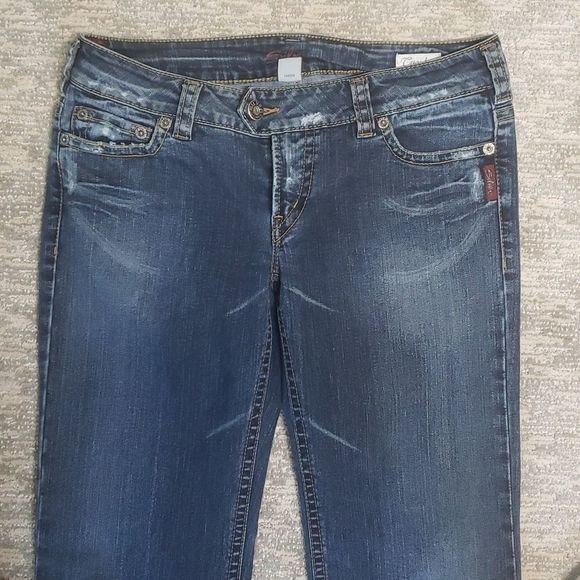 Silver brand Tuesday boot 👢 cut jeans - Picture 3 of 10